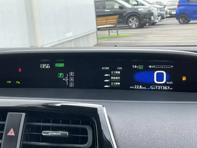 トヨタ プリウス A ツーリングセレクション 香川県 2016(平28)年 13.2万km ホワイトパールクリスタルシャイン 登録時走行距離：131366km/ディーラー純正9型SDナビ/　CD DVD BT フルセグTV/バックカメラ/プリクラッシュセーフティシステム/レーンキープアシスト/レーダークルーズコントロール/クリアランスソナー/ブラインドスポットモニター/ヘッドアップディスプレイ/パーキングアシスト/横滑り防止装置/オートハイビーム/LEDヘッドライト/オートライト/フォグランプ/ビルトインETC/ブラックレザーシート/シートヒーター/革巻きステアリング/ステアリングスイッチ/プッシュスタート/スマートキー/スペアキー