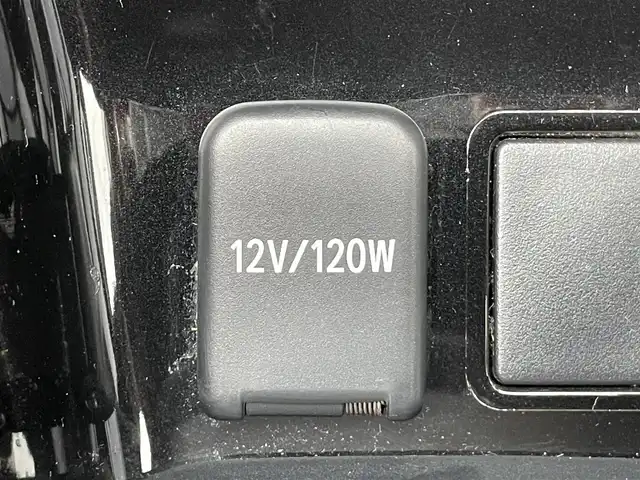 トヨタ プリウス A ツーリングセレクション 香川県 2016(平28)年 13.2万km ホワイトパールクリスタルシャイン 登録時走行距離：131366km/ディーラー純正9型SDナビ/　CD DVD BT フルセグTV/バックカメラ/プリクラッシュセーフティシステム/レーンキープアシスト/レーダークルーズコントロール/クリアランスソナー/ブラインドスポットモニター/ヘッドアップディスプレイ/パーキングアシスト/横滑り防止装置/オートハイビーム/LEDヘッドライト/オートライト/フォグランプ/ビルトインETC/ブラックレザーシート/シートヒーター/革巻きステアリング/ステアリングスイッチ/プッシュスタート/スマートキー/スペアキー