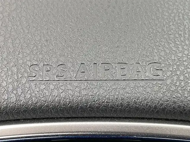 トヨタ プリウス A ツーリングセレクション 香川県 2016(平28)年 13.2万km ホワイトパールクリスタルシャイン 登録時走行距離：131366km/ディーラー純正9型SDナビ/　CD DVD BT フルセグTV/バックカメラ/プリクラッシュセーフティシステム/レーンキープアシスト/レーダークルーズコントロール/クリアランスソナー/ブラインドスポットモニター/ヘッドアップディスプレイ/パーキングアシスト/横滑り防止装置/オートハイビーム/LEDヘッドライト/オートライト/フォグランプ/ビルトインETC/ブラックレザーシート/シートヒーター/革巻きステアリング/ステアリングスイッチ/プッシュスタート/スマートキー/スペアキー