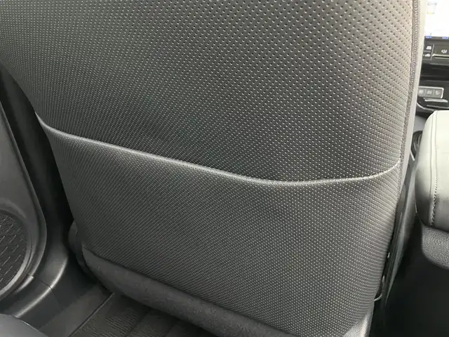 トヨタ プリウス A ツーリングセレクション 香川県 2016(平28)年 13.2万km ホワイトパールクリスタルシャイン 登録時走行距離：131366km/ディーラー純正9型SDナビ/　CD DVD BT フルセグTV/バックカメラ/プリクラッシュセーフティシステム/レーンキープアシスト/レーダークルーズコントロール/クリアランスソナー/ブラインドスポットモニター/ヘッドアップディスプレイ/パーキングアシスト/横滑り防止装置/オートハイビーム/LEDヘッドライト/オートライト/フォグランプ/ビルトインETC/ブラックレザーシート/シートヒーター/革巻きステアリング/ステアリングスイッチ/プッシュスタート/スマートキー/スペアキー