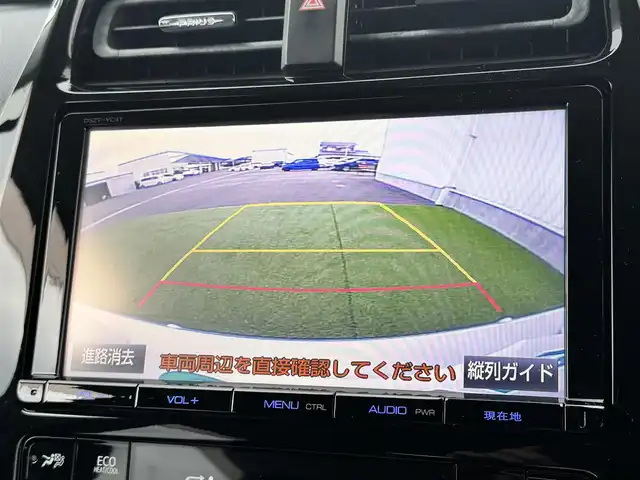 トヨタ プリウス A ツーリングセレクション 香川県 2016(平28)年 13.2万km ホワイトパールクリスタルシャイン 登録時走行距離：131366km/ディーラー純正9型SDナビ/　CD DVD BT フルセグTV/バックカメラ/プリクラッシュセーフティシステム/レーンキープアシスト/レーダークルーズコントロール/クリアランスソナー/ブラインドスポットモニター/ヘッドアップディスプレイ/パーキングアシスト/横滑り防止装置/オートハイビーム/LEDヘッドライト/オートライト/フォグランプ/ビルトインETC/ブラックレザーシート/シートヒーター/革巻きステアリング/ステアリングスイッチ/プッシュスタート/スマートキー/スペアキー