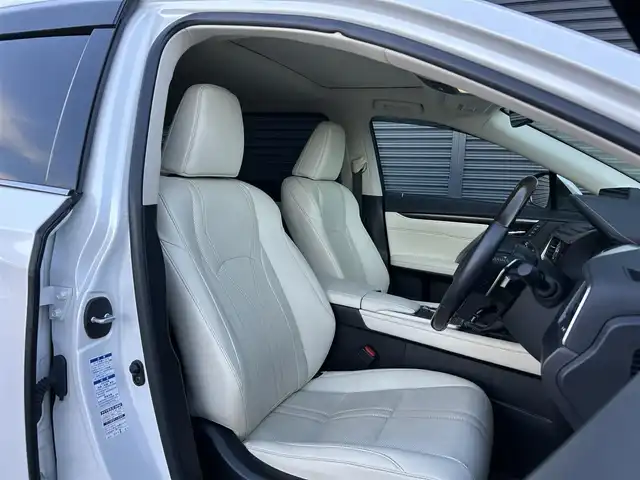 レクサス ＲＸ 450hL 茨城県 2021(令3)年 3.2万km ソニッククォーツ 後期型 /ム-ンル-フ /マクレビ /HUD /パノラミックビュ-モニタ- /白革 /シ-トヒ-タ- /ベンチレ-ション /M付PWシ-ト /ステアヒ-タ- /PWテ-ルゲ-ト /三眼LED /オ-トハイビ-ム /ナビ /TV /BT /レクサスSFT /ACC /LKA /BSM  /ETC2.0 /禁煙車