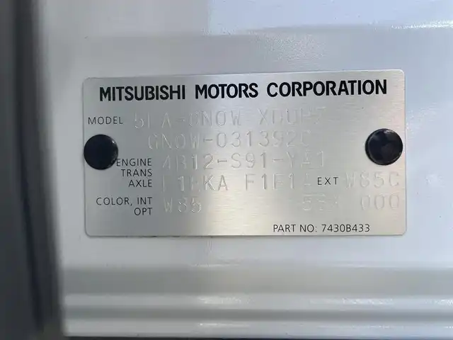 三菱 アウトランダー ＰＨＥＶ P 和歌山県 2023(令5)年 1.3万km ホワイトダイヤモンド 純正12.3インチコネクトナビ/全方位カメラ/フルセグTV/前方衝突防止支援/後側方衝突防止支援/前後コーナーセンサー/踏み間違い衝突防止アシスト/レーダークルーズコントロール/パドルシフト/ポジションメモリー/パワーシート/シートヒーター/電動リアゲート/HUD/LEDヘッドライト/フォグランプ/オートチックハイビーム