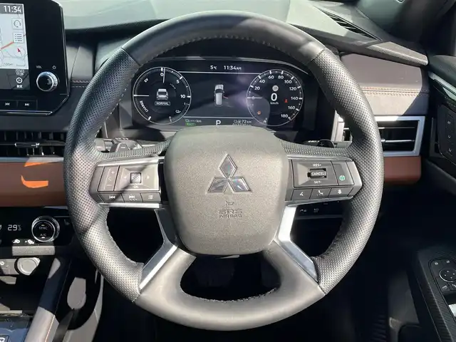 三菱 アウトランダー ＰＨＥＶ P 和歌山県 2023(令5)年 1.3万km ホワイトダイヤモンド 純正12.3インチコネクトナビ/全方位カメラ/フルセグTV/前方衝突防止支援/後側方衝突防止支援/前後コーナーセンサー/踏み間違い衝突防止アシスト/レーダークルーズコントロール/パドルシフト/ポジションメモリー/パワーシート/シートヒーター/電動リアゲート/HUD/LEDヘッドライト/フォグランプ/オートチックハイビーム