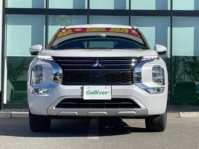 三菱 アウトランダー ＰＨＥＶ P 和歌山県 2023(令5)年 1.3万km ホワイトダイヤモンド 純正12.3インチコネクトナビ/全方位カメラ/フルセグTV/前方衝突防止支援/後側方衝突防止支援/前後コーナーセンサー/踏み間違い衝突防止アシスト/レーダークルーズコントロール/パドルシフト/ポジションメモリー/パワーシート/シートヒーター/電動リアゲート/HUD/LEDヘッドライト/フォグランプ/オートチックハイビーム
