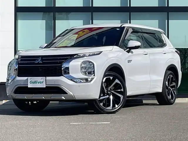 三菱 アウトランダー ＰＨＥＶ P 和歌山県 2023(令5)年 1.3万km ホワイトダイヤモンド 純正12.3インチコネクトナビ/全方位カメラ/フルセグTV/前方衝突防止支援/後側方衝突防止支援/前後コーナーセンサー/踏み間違い衝突防止アシスト/レーダークルーズコントロール/パドルシフト/ポジションメモリー/パワーシート/シートヒーター/電動リアゲート/HUD/LEDヘッドライト/フォグランプ/オートチックハイビーム