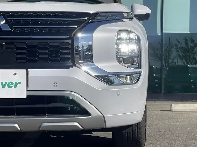 三菱 アウトランダー ＰＨＥＶ P 和歌山県 2023(令5)年 1.3万km ホワイトダイヤモンド 純正12.3インチコネクトナビ/全方位カメラ/フルセグTV/前方衝突防止支援/後側方衝突防止支援/前後コーナーセンサー/踏み間違い衝突防止アシスト/レーダークルーズコントロール/パドルシフト/ポジションメモリー/パワーシート/シートヒーター/電動リアゲート/HUD/LEDヘッドライト/フォグランプ/オートチックハイビーム