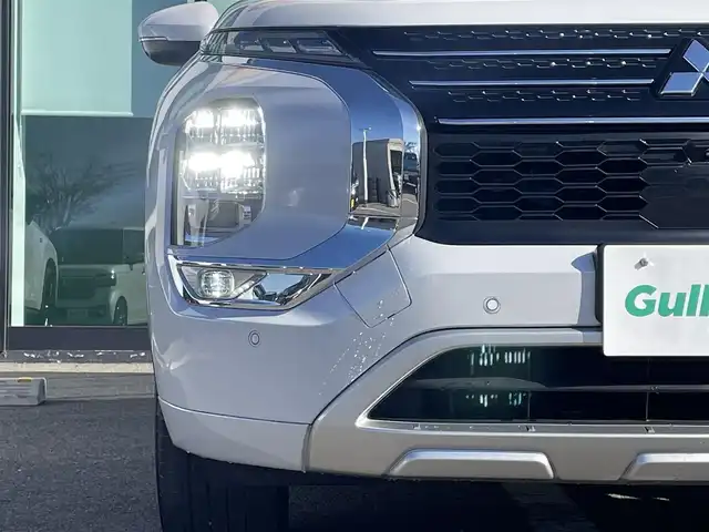 三菱 アウトランダー ＰＨＥＶ P 和歌山県 2023(令5)年 1.3万km ホワイトダイヤモンド 純正12.3インチコネクトナビ/全方位カメラ/フルセグTV/前方衝突防止支援/後側方衝突防止支援/前後コーナーセンサー/踏み間違い衝突防止アシスト/レーダークルーズコントロール/パドルシフト/ポジションメモリー/パワーシート/シートヒーター/電動リアゲート/HUD/LEDヘッドライト/フォグランプ/オートチックハイビーム