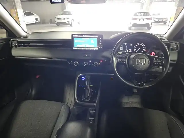 ホンダ ヴェゼル ハイブリッド e:HEV Z 島根県 2021(令3)年 9.7万km メテオロイドグレーメタリック 4WD/純正MOP9型ナビ/フルセグTV/ハンズフリーパワーバックドア/バックカメラ/ビルトインETC2.0/前後ドライブレコーダー/アダプティブクルーズコントロール/前後パーキングセンサー/ホンダセンシング/・衝突被害軽減ブレーキ/・車線逸脱防止支援システム/・前後誤発進抑制機能/・オートハイビーム/ブラインドスポットインフォメーション/フルLEDヘッドランプ/革巻きステアリング/パドルシフト/ハーフレザーシート/前席シートヒーター/社外18インチアルミホイール/スマートキー/プッシュエンジンスタート/禁煙車