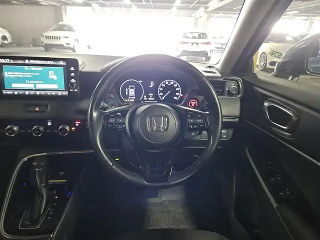ホンダ ヴェゼル ハイブリッド e:HEV Z 島根県 2021(令3)年 9.7万km メテオロイドグレーメタリック 4WD/純正MOP9型ナビ/フルセグTV/ハンズフリーパワーバックドア/バックカメラ/ビルトインETC2.0/前後ドライブレコーダー/アダプティブクルーズコントロール/前後パーキングセンサー/ホンダセンシング/・衝突被害軽減ブレーキ/・車線逸脱防止支援システム/・前後誤発進抑制機能/・オートハイビーム/ブラインドスポットインフォメーション/フルLEDヘッドランプ/革巻きステアリング/パドルシフト/ハーフレザーシート/前席シートヒーター/社外18インチアルミホイール/スマートキー/プッシュエンジンスタート/禁煙車