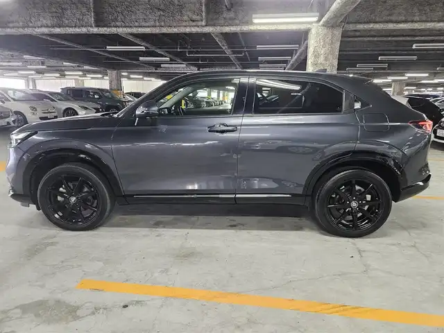 ホンダ ヴェゼル ハイブリッド e:HEV Z 島根県 2021(令3)年 9.7万km メテオロイドグレーメタリック 4WD/純正MOP9型ナビ/フルセグTV/ハンズフリーパワーバックドア/バックカメラ/ビルトインETC2.0/前後ドライブレコーダー/アダプティブクルーズコントロール/前後パーキングセンサー/ホンダセンシング/・衝突被害軽減ブレーキ/・車線逸脱防止支援システム/・前後誤発進抑制機能/・オートハイビーム/ブラインドスポットインフォメーション/フルLEDヘッドランプ/革巻きステアリング/パドルシフト/ハーフレザーシート/前席シートヒーター/社外18インチアルミホイール/スマートキー/プッシュエンジンスタート/禁煙車