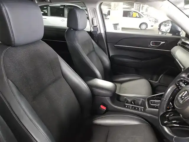 ホンダ ヴェゼル ハイブリッド e:HEV Z 島根県 2021(令3)年 9.7万km メテオロイドグレーメタリック 4WD/純正MOP9型ナビ/フルセグTV/ハンズフリーパワーバックドア/バックカメラ/ビルトインETC2.0/前後ドライブレコーダー/アダプティブクルーズコントロール/前後パーキングセンサー/ホンダセンシング/・衝突被害軽減ブレーキ/・車線逸脱防止支援システム/・前後誤発進抑制機能/・オートハイビーム/ブラインドスポットインフォメーション/フルLEDヘッドランプ/革巻きステアリング/パドルシフト/ハーフレザーシート/前席シートヒーター/社外18インチアルミホイール/スマートキー/プッシュエンジンスタート/禁煙車