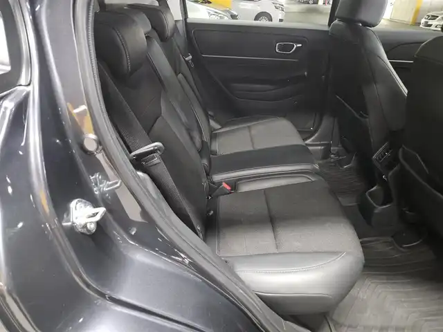 ホンダ ヴェゼル ハイブリッド e:HEV Z 島根県 2021(令3)年 9.7万km メテオロイドグレーメタリック 4WD/純正MOP9型ナビ/フルセグTV/ハンズフリーパワーバックドア/バックカメラ/ビルトインETC2.0/前後ドライブレコーダー/アダプティブクルーズコントロール/前後パーキングセンサー/ホンダセンシング/・衝突被害軽減ブレーキ/・車線逸脱防止支援システム/・前後誤発進抑制機能/・オートハイビーム/ブラインドスポットインフォメーション/フルLEDヘッドランプ/革巻きステアリング/パドルシフト/ハーフレザーシート/前席シートヒーター/社外18インチアルミホイール/スマートキー/プッシュエンジンスタート/禁煙車