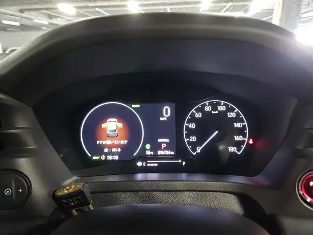 ホンダ ヴェゼル ハイブリッド e:HEV Z 島根県 2021(令3)年 9.7万km メテオロイドグレーメタリック 4WD/純正MOP9型ナビ/フルセグTV/ハンズフリーパワーバックドア/バックカメラ/ビルトインETC2.0/前後ドライブレコーダー/アダプティブクルーズコントロール/前後パーキングセンサー/ホンダセンシング/・衝突被害軽減ブレーキ/・車線逸脱防止支援システム/・前後誤発進抑制機能/・オートハイビーム/ブラインドスポットインフォメーション/フルLEDヘッドランプ/革巻きステアリング/パドルシフト/ハーフレザーシート/前席シートヒーター/社外18インチアルミホイール/スマートキー/プッシュエンジンスタート/禁煙車