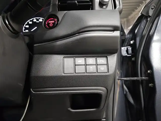 ホンダ ヴェゼル ハイブリッド e:HEV Z 島根県 2021(令3)年 9.7万km メテオロイドグレーメタリック 4WD/純正MOP9型ナビ/フルセグTV/ハンズフリーパワーバックドア/バックカメラ/ビルトインETC2.0/前後ドライブレコーダー/アダプティブクルーズコントロール/前後パーキングセンサー/ホンダセンシング/・衝突被害軽減ブレーキ/・車線逸脱防止支援システム/・前後誤発進抑制機能/・オートハイビーム/ブラインドスポットインフォメーション/フルLEDヘッドランプ/革巻きステアリング/パドルシフト/ハーフレザーシート/前席シートヒーター/社外18インチアルミホイール/スマートキー/プッシュエンジンスタート/禁煙車