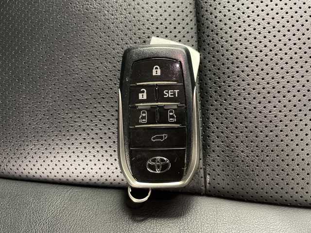 トヨタ アルファード S Cパッケージ 道央・札幌 2023(令5)年 4.9万km ブラック ・４ＷＤ/寒冷地仕様/・トヨタセーフティセンス/・プリクラッシュセーフティ/・ブラインドスポットモニター/・レーダークルーズコントロール/・ＬＴＡ・ＲＣＴＡ・ＲＳＡ・/・純正ディスプレイオーディオ/・ナビ.Bluetooth.Miracast/・バックカメラ/・両側パワースライドドア/・パワーバックドア/・レザーシート・オットマンシート/・ベンチレーション/シートヒーター/・パワーシート（Ｄ．Ｎ.二列目）/・ウッドコンビハンドル/ステアリングヒーター/・ＡＣ１００Ｖ/デジタルインナーミラー/・ドライブレコーダー/スマートキー