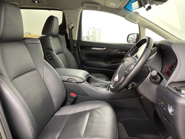 トヨタ アルファード S Cパッケージ 道央・札幌 2023(令5)年 4.9万km ブラック ・４ＷＤ/寒冷地仕様/・トヨタセーフティセンス/・プリクラッシュセーフティ/・ブラインドスポットモニター/・レーダークルーズコントロール/・ＬＴＡ・ＲＣＴＡ・ＲＳＡ・/・純正ディスプレイオーディオ/・ナビ.Bluetooth.Miracast/・バックカメラ/・両側パワースライドドア/・パワーバックドア/・レザーシート・オットマンシート/・ベンチレーション/シートヒーター/・パワーシート（Ｄ．Ｎ.二列目）/・ウッドコンビハンドル/ステアリングヒーター/・ＡＣ１００Ｖ/デジタルインナーミラー/・ドライブレコーダー/スマートキー