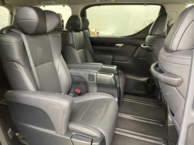 トヨタ アルファード S Cパッケージ 道央・札幌 2023(令5)年 4.9万km ブラック ・４ＷＤ/寒冷地仕様/・トヨタセーフティセンス/・プリクラッシュセーフティ/・ブラインドスポットモニター/・レーダークルーズコントロール/・ＬＴＡ・ＲＣＴＡ・ＲＳＡ・/・純正ディスプレイオーディオ/・ナビ.Bluetooth.Miracast/・バックカメラ/・両側パワースライドドア/・パワーバックドア/・レザーシート・オットマンシート/・ベンチレーション/シートヒーター/・パワーシート（Ｄ．Ｎ.二列目）/・ウッドコンビハンドル/ステアリングヒーター/・ＡＣ１００Ｖ/デジタルインナーミラー/・ドライブレコーダー/スマートキー