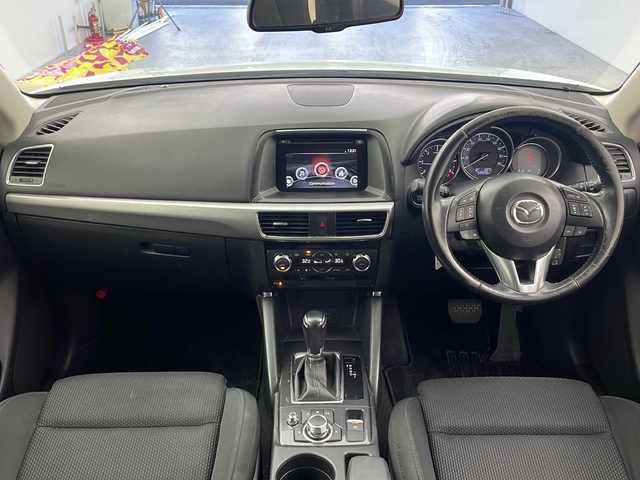 マツダ ＣＸ－５ XD プロアクティブ 大阪府 2015(平27)年 6万km クリスタルホワイトパールマイカ 純正SDナビ/【Bluetooth/CD/DVD/FM/AM/USB】/ブラインドスポットモニター(BSM)/バックカメラ/サイドカメラ/レーダークルーズコントロール/レーンキープアシスト/パーキングセンサー/スマートブレーキ/純正17インチAW/純正フロアマット/LEDヘッドライト/オートライト/MTモード付き/電動パーキング/ETC/AAC