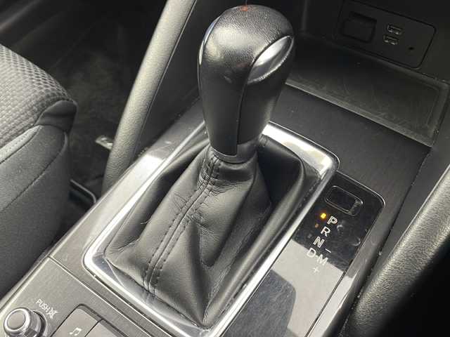 マツダ ＣＸ－５ XD プロアクティブ 大阪府 2015(平27)年 6万km クリスタルホワイトパールマイカ 純正SDナビ/【Bluetooth/CD/DVD/FM/AM/USB】/ブラインドスポットモニター(BSM)/バックカメラ/サイドカメラ/レーダークルーズコントロール/レーンキープアシスト/パーキングセンサー/スマートブレーキ/純正17インチAW/純正フロアマット/LEDヘッドライト/オートライト/MTモード付き/電動パーキング/ETC/AAC