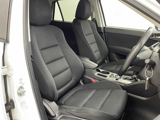 マツダ ＣＸ－５ XD プロアクティブ 大阪府 2015(平27)年 6万km クリスタルホワイトパールマイカ 純正SDナビ/【Bluetooth/CD/DVD/FM/AM/USB】/ブラインドスポットモニター(BSM)/バックカメラ/サイドカメラ/レーダークルーズコントロール/レーンキープアシスト/パーキングセンサー/スマートブレーキ/純正17インチAW/純正フロアマット/LEDヘッドライト/オートライト/MTモード付き/電動パーキング/ETC/AAC