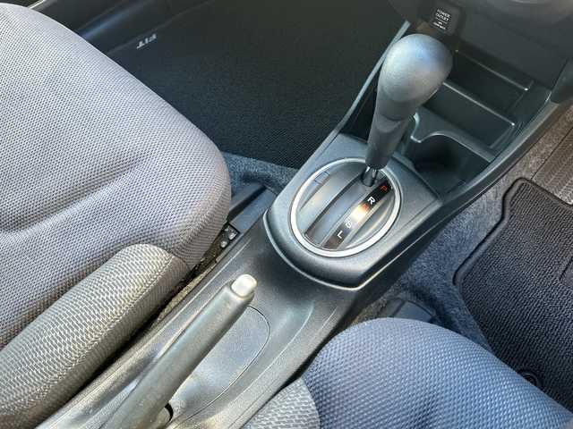 ホンダ フィット ハイブリット 10thアニバーサリー 広島県 2012(平24)年 5.3万km プレミアムホワイトパール 禁煙/純正ナビ（VXM-128VS）/・ワンセグ/CD/DVD/SD/USB/クルーズコントロール/電動格納ウィンカーミラー/HIDパッケージ/・ディスチャージヘッドライト〈HID〉/・シルバー塗装インナードアハンドル/・ブラック塗装フロントピラーガーニッシュ/ドアバイザー/純正フロアマット/スマートキー/社外アルミホイール