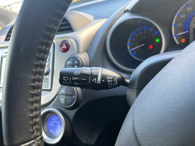 ホンダ フィット ハイブリット 10thアニバーサリー 広島県 2012(平24)年 5.3万km プレミアムホワイトパール 禁煙/純正ナビ（VXM-128VS）/・ワンセグ/CD/DVD/SD/USB/クルーズコントロール/電動格納ウィンカーミラー/HIDパッケージ/・ディスチャージヘッドライト〈HID〉/・シルバー塗装インナードアハンドル/・ブラック塗装フロントピラーガーニッシュ/ドアバイザー/純正フロアマット/スマートキー/社外アルミホイール