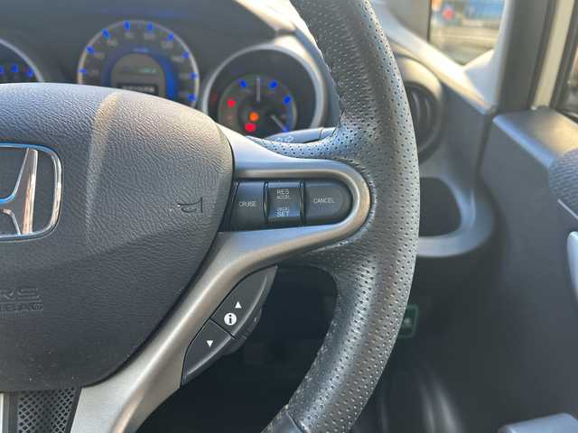 ホンダ フィット ハイブリット 10thアニバーサリー 広島県 2012(平24)年 5.3万km プレミアムホワイトパール 禁煙/純正ナビ（VXM-128VS）/・ワンセグ/CD/DVD/SD/USB/クルーズコントロール/電動格納ウィンカーミラー/HIDパッケージ/・ディスチャージヘッドライト〈HID〉/・シルバー塗装インナードアハンドル/・ブラック塗装フロントピラーガーニッシュ/ドアバイザー/純正フロアマット/スマートキー/社外アルミホイール