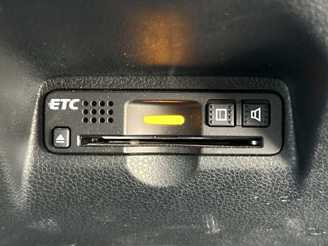 ホンダ フィット ハイブリット 10thアニバーサリー 広島県 2012(平24)年 5.3万km プレミアムホワイトパール 禁煙/純正ナビ（VXM-128VS）/・ワンセグ/CD/DVD/SD/USB/クルーズコントロール/電動格納ウィンカーミラー/HIDパッケージ/・ディスチャージヘッドライト〈HID〉/・シルバー塗装インナードアハンドル/・ブラック塗装フロントピラーガーニッシュ/ドアバイザー/純正フロアマット/スマートキー/社外アルミホイール