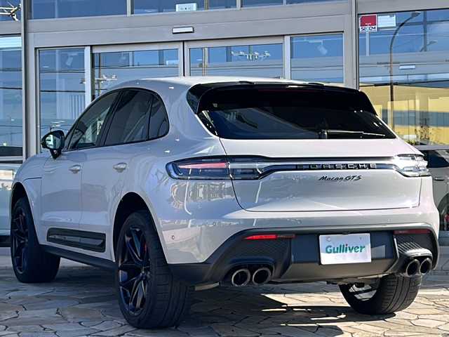 ポルシェ ポルシェ マカン GTS 静岡県 2024(令6)年 2万km グレー 純正ナビ/・AM/FM/・Bluetooth/・USB/・SD/主要装備/・ＢＯＳＥサウンドシステム/・360度サラウンドビュー/・車線逸脱警告/・アダプティブクルーズコントロール/・エアサスペンション/・21インチ RS Spyder デザイン ホイール/・ポルシェダイナミックライトシステム/・全席シートヒーター/・７速ＰＤＫ/・運転席＋助手席パワーシート/・パドルシフト/・前後ドライブレコーダー/・ＥＴＣ２．０/・アイドリングストップ/・パワーバックドア