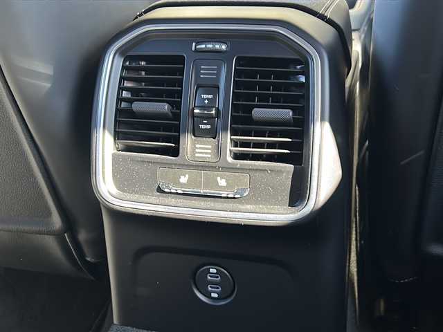 ポルシェ ポルシェ マカン GTS 静岡県 2024(令6)年 2万km グレー 純正ナビ/・AM/FM/・Bluetooth/・USB/・SD/主要装備/・ＢＯＳＥサウンドシステム/・360度サラウンドビュー/・車線逸脱警告/・アダプティブクルーズコントロール/・エアサスペンション/・21インチ RS Spyder デザイン ホイール/・ポルシェダイナミックライトシステム/・全席シートヒーター/・７速ＰＤＫ/・運転席＋助手席パワーシート/・パドルシフト/・前後ドライブレコーダー/・ＥＴＣ２．０/・アイドリングストップ/・パワーバックドア