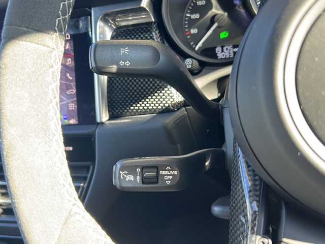 ポルシェ ポルシェ マカン GTS 静岡県 2024(令6)年 2万km グレー 純正ナビ/・AM/FM/・Bluetooth/・USB/・SD/主要装備/・ＢＯＳＥサウンドシステム/・360度サラウンドビュー/・車線逸脱警告/・アダプティブクルーズコントロール/・エアサスペンション/・21インチ RS Spyder デザイン ホイール/・ポルシェダイナミックライトシステム/・全席シートヒーター/・７速ＰＤＫ/・運転席＋助手席パワーシート/・パドルシフト/・前後ドライブレコーダー/・ＥＴＣ２．０/・アイドリングストップ/・パワーバックドア