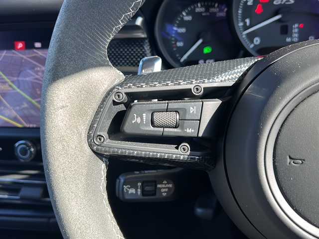 ポルシェ ポルシェ マカン GTS 静岡県 2024(令6)年 2万km グレー 純正ナビ/・AM/FM/・Bluetooth/・USB/・SD/主要装備/・ＢＯＳＥサウンドシステム/・360度サラウンドビュー/・車線逸脱警告/・アダプティブクルーズコントロール/・エアサスペンション/・21インチ RS Spyder デザイン ホイール/・ポルシェダイナミックライトシステム/・全席シートヒーター/・７速ＰＤＫ/・運転席＋助手席パワーシート/・パドルシフト/・前後ドライブレコーダー/・ＥＴＣ２．０/・アイドリングストップ/・パワーバックドア