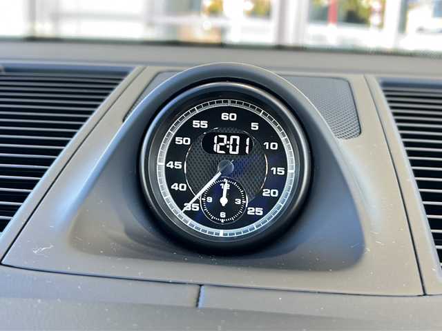 ポルシェ ポルシェ マカン GTS 静岡県 2024(令6)年 2万km グレー 純正ナビ/・AM/FM/・Bluetooth/・USB/・SD/主要装備/・ＢＯＳＥサウンドシステム/・360度サラウンドビュー/・車線逸脱警告/・アダプティブクルーズコントロール/・エアサスペンション/・21インチ RS Spyder デザイン ホイール/・ポルシェダイナミックライトシステム/・全席シートヒーター/・７速ＰＤＫ/・運転席＋助手席パワーシート/・パドルシフト/・前後ドライブレコーダー/・ＥＴＣ２．０/・アイドリングストップ/・パワーバックドア