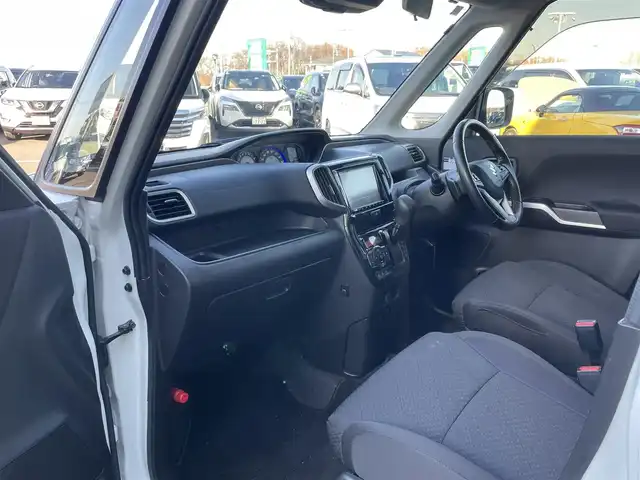 スズキ ソリオ バンディット HV MV 東京都 2020(令2)年 5.6万km パール 純正８型ナビ（CD/DVD/USB/SD/Bluetooth）/スズキセーフティセンス衝突軽減ブレーキ/レーダークルーズコントロール/前後コーナーセンサー/レーンキープアシスト/片側パワースライドドア/パドルシフト/前席シートヒーター/バックカメラ/後席サンシェード/純正バイザー/フロアマット