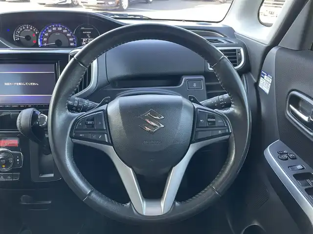 スズキ ソリオ バンディット HV MV 東京都 2020(令2)年 5.6万km パール 純正８型ナビ（CD/DVD/USB/SD/Bluetooth）/スズキセーフティセンス衝突軽減ブレーキ/レーダークルーズコントロール/前後コーナーセンサー/レーンキープアシスト/片側パワースライドドア/パドルシフト/前席シートヒーター/バックカメラ/後席サンシェード/純正バイザー/フロアマット