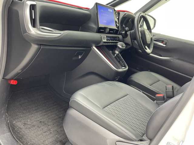 トヨタ ノア S－Z 沖縄県 2022(令4)年 2.9万km ホワイトパールクリスタルシャイン 純正１０．５型ナビ/（フルセグＴＶ　Ｂｌｕｅｔｏｏｔｈ　DVD　HDMI）/フリップダウンモニター/バックカメラ/ＥＴＣ2.0　/両側パワースライドドア/前後ドライブレコーダー/クルーズコントロール/トヨタセーフティセンス/コーナーセンサー/モデリスタエアロ/ENKEI製アルミホイール/シートヒーター/プッシュスタート/スマートキー/スペアキー