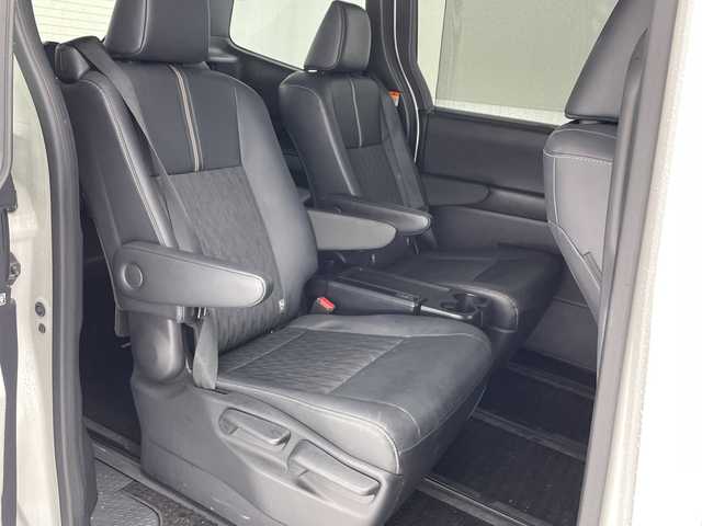 トヨタ ノア S－Z 沖縄県 2022(令4)年 2.9万km ホワイトパールクリスタルシャイン 純正１０．５型ナビ/（フルセグＴＶ　Ｂｌｕｅｔｏｏｔｈ　DVD　HDMI）/フリップダウンモニター/バックカメラ/ＥＴＣ2.0　/両側パワースライドドア/前後ドライブレコーダー/クルーズコントロール/トヨタセーフティセンス/コーナーセンサー/モデリスタエアロ/ENKEI製アルミホイール/シートヒーター/プッシュスタート/スマートキー/スペアキー