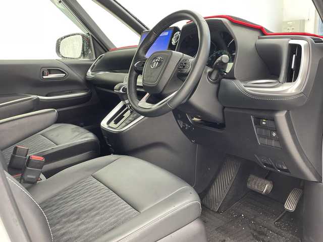 トヨタ ノア S－Z 沖縄県 2022(令4)年 2.9万km ホワイトパールクリスタルシャイン 純正１０．５型ナビ/（フルセグＴＶ　Ｂｌｕｅｔｏｏｔｈ　DVD　HDMI）/フリップダウンモニター/バックカメラ/ＥＴＣ2.0　/両側パワースライドドア/前後ドライブレコーダー/クルーズコントロール/トヨタセーフティセンス/コーナーセンサー/モデリスタエアロ/ENKEI製アルミホイール/シートヒーター/プッシュスタート/スマートキー/スペアキー