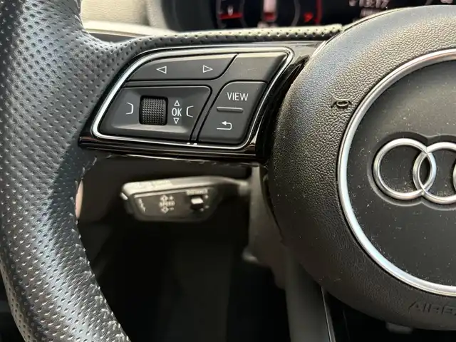 アウディ Ａ３ SB 1.4TFSI スポーツ Sライン 埼玉県 2017(平29)年 4.4万km グレイシアホワイトメタリック ・ディーラー点検記録H30年-R7年有　/・ワンオーナー　/・セーフティーパッケージ/・コンビニエンスパッケージ/・ストレージパッケージ/・ライティングパッケージ/.カラーコードLS9Rオプション/（グレイシアホワイトメタリック）/・Sトロニック７AT/。ドライブセレクト/・バーチャルコックピット１２．３インチ液晶メーター/・MMIナビフルセグTV　BT　SD/・バックカメラ　/・アウディーサウンドシステム/スマートインターフェイス/・前後ドライブレコーダー/・ETC2.0　　/・アダクティブクルーズコントロール/・プレセンスフロント/・ホールドアシスト/・サイドシルスポイラー/・LEDリアコンビネーションランプ/・ブラックルーフラインング/・Sログ入りハーフレザーシート/・パワーシート/・シートヒーター/・スマートキー×２/・プッシュスタート/・アイドリングストップ/・コーナーセンサー/・マッドブラッシュトアルミニウムインパネ　/・純正18インチアルミ/・Sラインスポーツサスペンション/・PVガラス/・保証書/・取説/・スペアキー