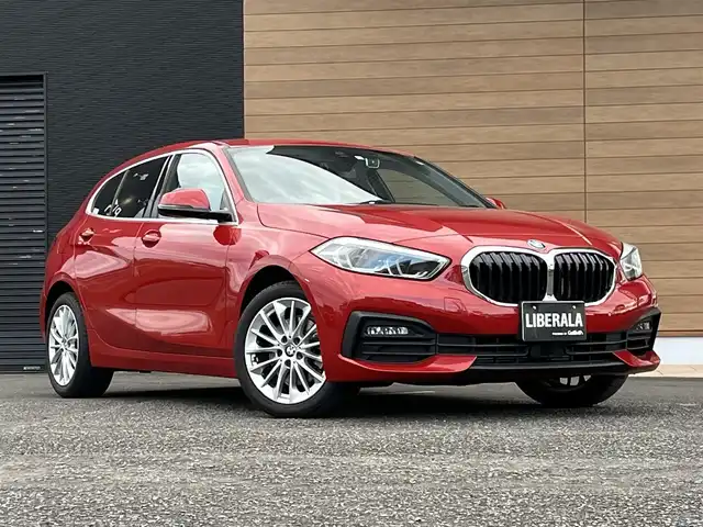 ＢＭＷ １１８ｉ プレイ 宮崎県 2020(令2)年 3万km 赤 純正ナビゲーション/・Bluetooth/・AM/FM/・USB/・ミラーリンク/キーレスエントリー/・プッシュスタート/インテリジェントセーフティ/バックカメラ/パワーバックドア/ワイヤレスチャージ/D席パワーシート/アンビエントライト/アダプティブクルーズコントロール/前後ドライブレコーダー/ETC/オートライト/キープレーンアシスト