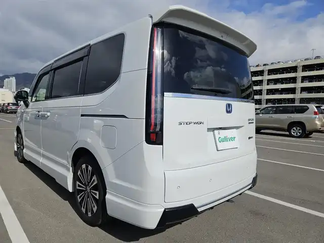 ホンダ ステップワゴン スパーダ eHEV プレミアムライン 鹿児島県 2023(令5)年 1.1万km プラチナホワイトパール 〇ワンオーナー/〇11.4インチ純正ナビ/〇フルセグＴＶ/〇バックカメラ/〇ホンダセンシング/〇衝突軽減ブレーキ/〇パワースライドドア（両側）/〇パワーバックドア/〇ドライブレコーダー/〇無限エアロ/〇ETC/〇LEDヘッドライト/〇純正17インチAW/〇革巻きステアリングホイール/〇パドルシフト/〇合皮/スエード調コンビシート/〇シートヒーター/〇スマートキーシステム/〇禁煙車