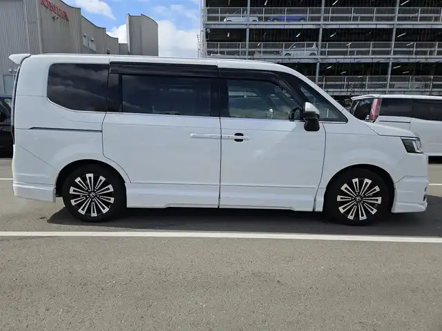 ホンダ ステップワゴン スパーダ eHEV プレミアムライン 鹿児島県 2023(令5)年 1.1万km プラチナホワイトパール 〇ワンオーナー/〇11.4インチ純正ナビ/〇フルセグＴＶ/〇バックカメラ/〇ホンダセンシング/〇衝突軽減ブレーキ/〇パワースライドドア（両側）/〇パワーバックドア/〇ドライブレコーダー/〇無限エアロ/〇ETC/〇LEDヘッドライト/〇純正17インチAW/〇革巻きステアリングホイール/〇パドルシフト/〇合皮/スエード調コンビシート/〇シートヒーター/〇スマートキーシステム/〇禁煙車