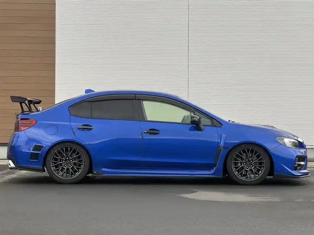 スバル ＷＲＸ ＳＴＩ STI 秋田県 2014(平26)年 4.1万km WRブルーパール 6速MT/４WD/ターボ/STI製ドライカーボンリヤスポイラー/STI製アルミホイール/フルエアロ/ローダウン（TEIN製）/純正サスペンション積込/スマートキー/ETC/プッシュスタート/純正フロアマット/純正ドアバイザー/パワーステアリング/パワーウィンドウ/オートエアコン/オートライト/電動格納ウィンカーミラー/保証書/取扱説明書/記録簿