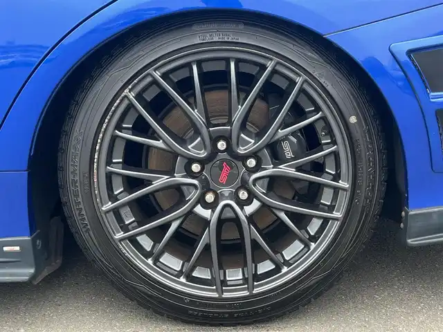 スバル ＷＲＸ ＳＴＩ STI 秋田県 2014(平26)年 4.1万km WRブルーパール 6速MT/４WD/ターボ/STI製ドライカーボンリヤスポイラー/STI製アルミホイール/フルエアロ/ローダウン（TEIN製）/純正サスペンション積込/スマートキー/ETC/プッシュスタート/純正フロアマット/純正ドアバイザー/パワーステアリング/パワーウィンドウ/オートエアコン/オートライト/電動格納ウィンカーミラー/保証書/取扱説明書/記録簿