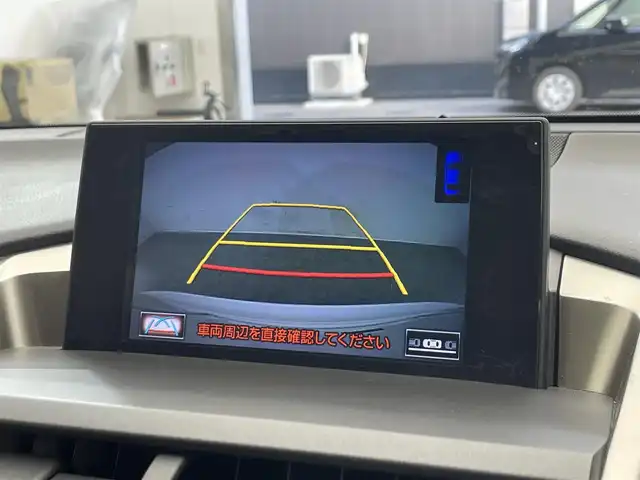レクサス ＮＸ 300h Fスポーツ 滋賀県 2015(平27)年 7万km ソニッククォーツ 純正ナビ（TV/BLuetooth/CD/USB）/バックカメラ/ETC/ドライブレコーダー/赤レザーシート/シートヒーター/パワーシート/シートベンチレーション/ステアリングヒーター/3眼LEDライト/オートライト/オートホールド/電動パーキングブレーキ/ステアリングスイッチ/純正アルミホイール