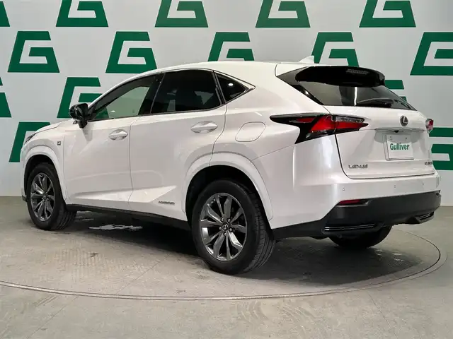 レクサス ＮＸ 300h Fスポーツ 鹿児島県 2015(平27)年 7万km ソニッククォーツ 純正ナビ（TV/Bluetooth/CD/USB）/バックカメラ/ETC/ドライブレコーダー/赤レザーシート/シートヒーター/パワーシート/シートベンチレーション/ステアリングヒーター/3眼LEDライト/オートライト/オートホールド/電動パーキングブレーキ/ステアリングスイッチ/純正アルミホイール