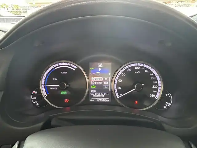 レクサス ＮＸ 300h Fスポーツ 鹿児島県 2015(平27)年 7万km ソニッククォーツ 純正ナビ（TV/Bluetooth/CD/USB）/バックカメラ/ETC/ドライブレコーダー/赤レザーシート/シートヒーター/パワーシート/シートベンチレーション/ステアリングヒーター/3眼LEDライト/オートライト/オートホールド/電動パーキングブレーキ/ステアリングスイッチ/純正アルミホイール