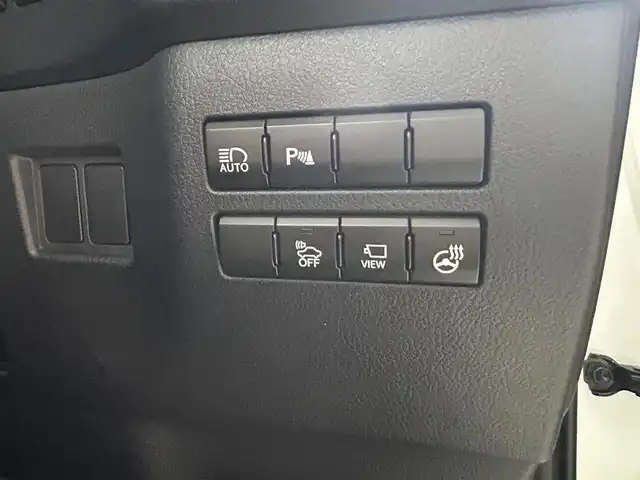 レクサス ＮＸ 300h Fスポーツ 鹿児島県 2015(平27)年 7万km ソニッククォーツ 純正ナビ（TV/Bluetooth/CD/USB）/バックカメラ/ETC/ドライブレコーダー/赤レザーシート/シートヒーター/パワーシート/シートベンチレーション/ステアリングヒーター/3眼LEDライト/オートライト/オートホールド/電動パーキングブレーキ/ステアリングスイッチ/純正アルミホイール