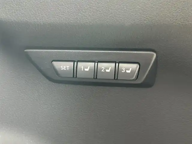 レクサス ＮＸ 300h Fスポーツ 鹿児島県 2015(平27)年 7万km ソニッククォーツ 純正ナビ（TV/Bluetooth/CD/USB）/バックカメラ/ETC/ドライブレコーダー/赤レザーシート/シートヒーター/パワーシート/シートベンチレーション/ステアリングヒーター/3眼LEDライト/オートライト/オートホールド/電動パーキングブレーキ/ステアリングスイッチ/純正アルミホイール